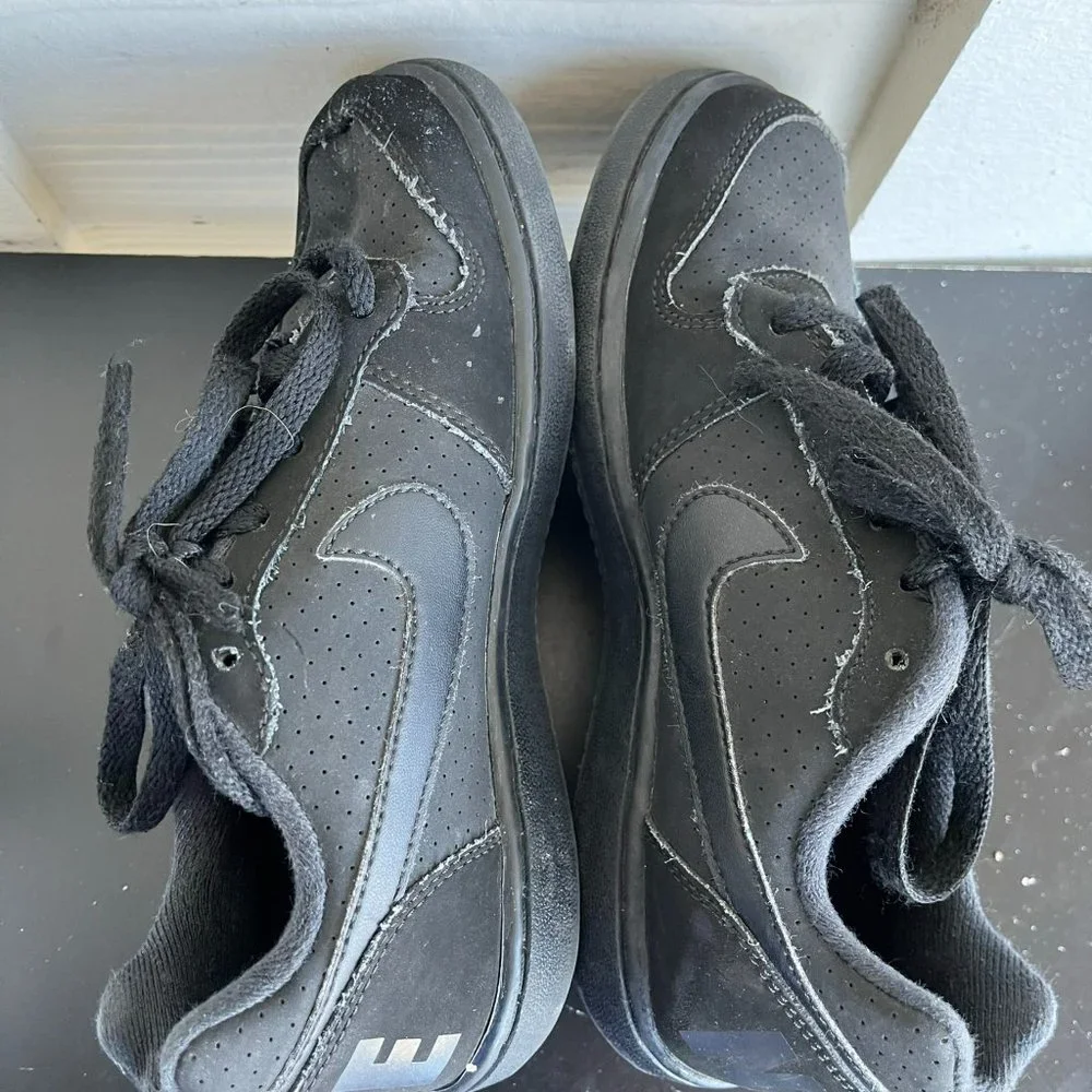 Nike Kids Court Borough Low 2 Grade School Black Shoes Sneakers Size 3.5 - Picture 8 of 12
